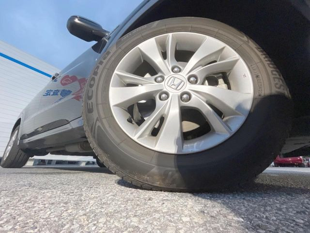 �y�����A���~�z�C�[���z�O�ςɃ}�b�`���������A���~�z�C�[���𑕒����Ă���܂��B�e��ЊO�A���~�z�C�[����A�X�^�b�h���X�^�C�����戵�����Ă���܂��B���񂲑��k����������