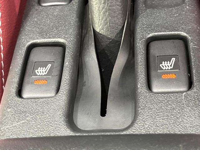 【シートヒーター】寒い日に重宝するシートヒーター!エアコンより早く温まってくれるので寒がりの人も安心ですね♪エアコンの温風は乾燥するから苦手、という方にもをおすすめです。