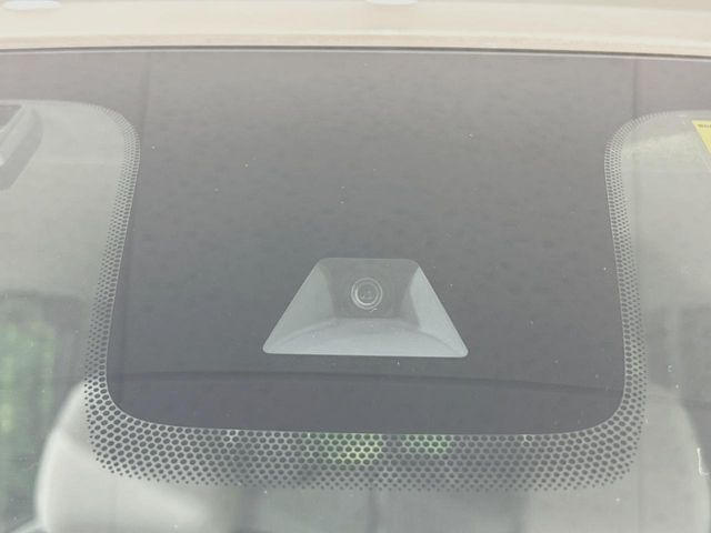 �y�C���e���W�F���g�G�}�[�W�F���V�[�u���[�L�z�t�����g�J�����őO���̎ԗ�����s�҂����m�B�Փ˂������Ȏ��͏Փ˔�Q�y���u���[�L���쓮�A�Փˉ�����T�|�[�g�B�����S�Ƀh���C�u�����y���݂��������܂��B