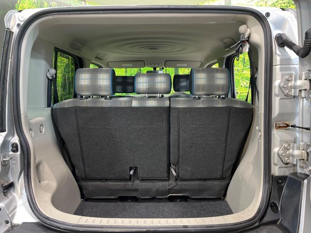 ���i�̂���������ʋ΁A���}���ɏ\���ȉ׎��X�y�[�X���m�ۂ��Ă���܂��B�Z�J���h�V�[�g��|���ƁA�傫�ȉו��̐ύڂ��\�ł���