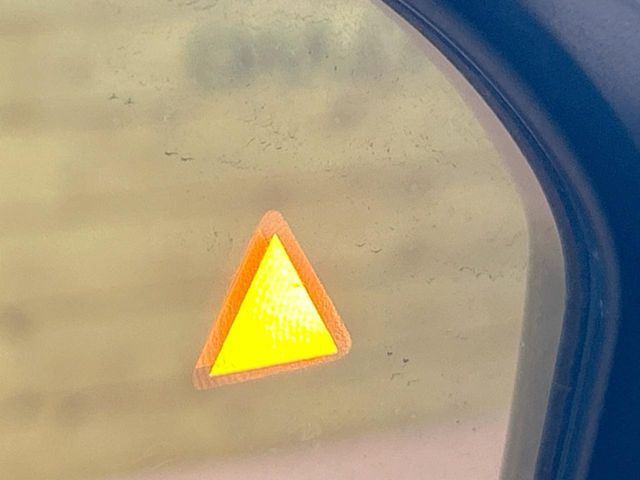 �y�u���C���h�X�|�b�g���[�j���O�z���s���A�h�A�~���[�̎��p�ɂȂ�₷���ӏ��Ɍ㑱�Ԃ��ڋ߂���ƃT�C�h�~���[�t�߂Ɍx����\���A�h���C�o�[�ɒ��ӊ��N�����Ă���܂��B