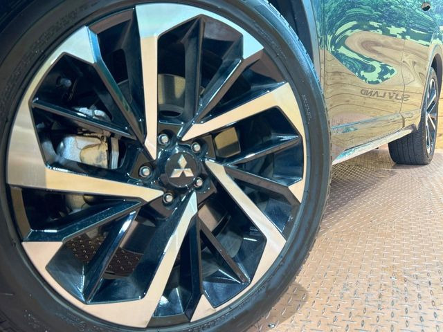 �y����20�C���`�A���~�z�C�[���z�O�ςɃ}�b�`���������A���~�z�C�[���𑕒����Ă���܂��B�e��ЊO�A���~�z�C�[����A�X�^�b�h���X�^�C�����戵�����Ă���܂��B���񂲑��k����������