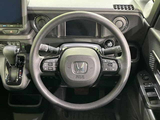 【ステアリングスイッチ】運転中、前方から目線をそらすことなく、オーディオ等の操作が可能な便利機能!安心&快適なドライブを演出してくれます♪