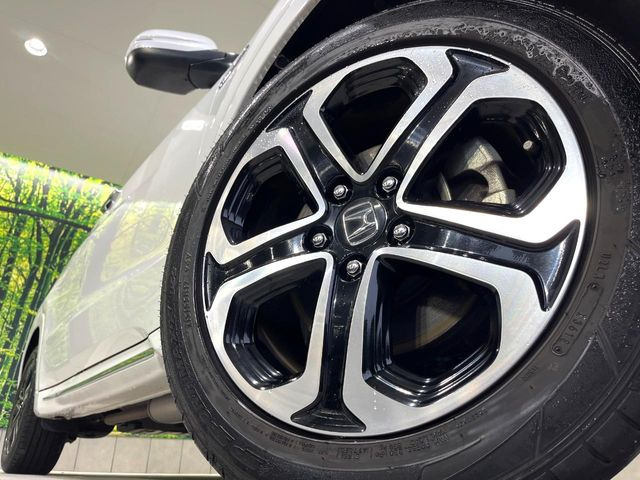 �y����17�C���`�A���~�z�C�[���z�O�ςɃ}�b�`���������A���~�z�C�[���𑕒����Ă���܂��B�e��ЊO�A���~�z�C�[����A�X�^�b�h���X�^�C�����戵�����Ă���܂��B���񂲑��k����������