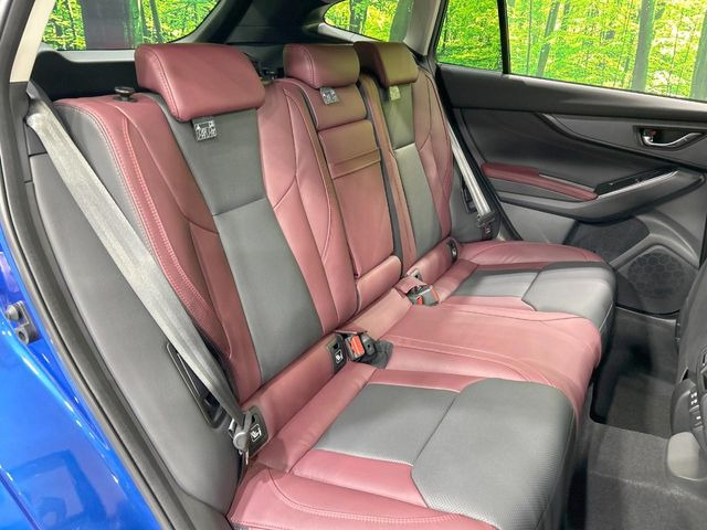 広々とした2列目シートは居住性が高く、居心地も快適!友達や家族とのお出かけにぴったりです。ベビーシートやチャイルドシート使用時も快適にお過ごしいただける十分な空間を確保しています。