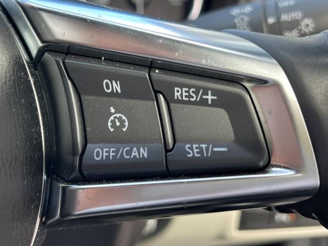 【クルーズコントロール】高速道路もラクラク走行。アクセルを離しても一定速度で走行ができ、長距離運転時の負担を軽減!加速・減速も簡単なスイッチ操作で調整できます。