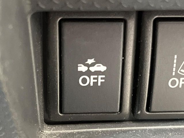 【スズキ ディアルカメラブレーキサポート】走行中に前方の車両等を認識し、衝突しそうな時は警報とブレーキで衝突回避と被害軽減をアシスト。より安全にドライブをお楽しみいただけます。