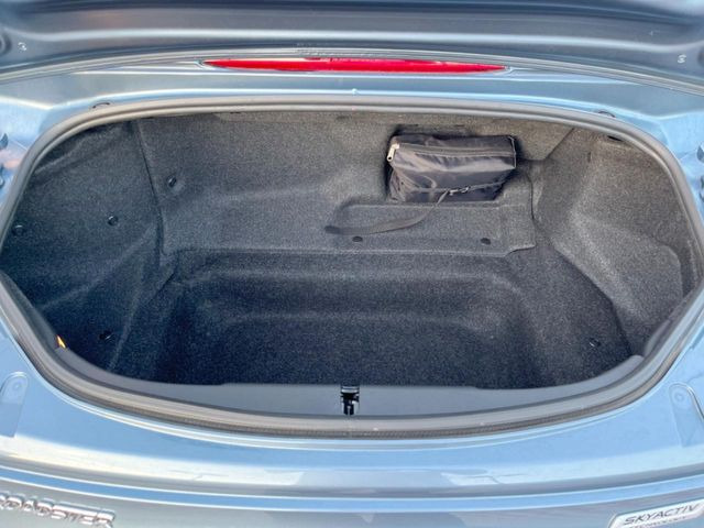 ���i�̂���������ʋ΁A���}���ɏ\���ȉ׎��X�y�[�X���m�ۂ��Ă���܂��B