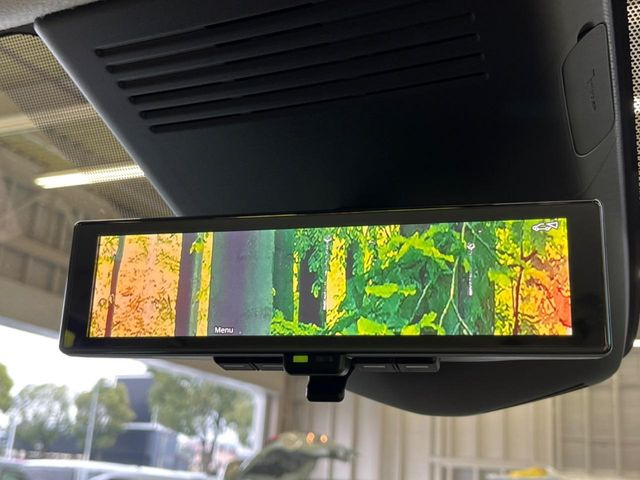 �y�C���e���W�F���g���[���~���[�z������L�����n����ԑ̌㕔�ɃJ��������t���A���[���~���[���̃��j�^�[�ɕ\�����܂��B�l�X�Ȋ��ŃN���A�Ȍ�����E���m�ہB���S���ĉ^�]���邱�Ƃ��ł��܂��B