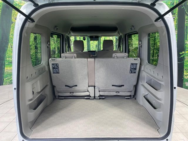 ���i�̂���������ʋ΁A���}���ɏ\���ȉ׎��X�y�[�X���m�ۂ��Ă���܂��B�Z�J���h�V�[�g��|���ƁA�傫�ȉו��̐ύڂ��\�ł���