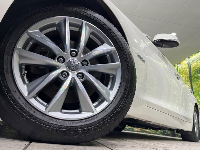 【純正17インチアルミホイール】外観にマッチした純正アルミホイールを装着しております。各種社外アルミホイールや、スタッドレスタイヤも取扱いしております。是非ご相談ください♪