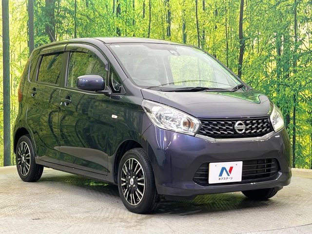 高透明度のガラス皮膜で撥水はもちろん、上質なツヤ・光沢を実現。紫外線や酸性雨から大切な愛車を保護し、色あせ・劣化を防止。「弾スプラッシュコート」、「弾プリミッサコート」からお選びいただけます。