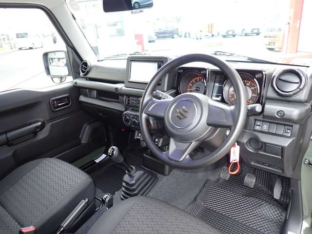 ★走行少なく程度上物!装備充実!一押しです★丁寧に乗られた様子が一目でわかります!外装も目立つ傷なく・内装も綺麗!きっと気に入って頂けると思います★