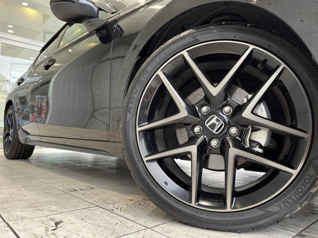 【純正18インチアルミホイール】外観にマッチした純正アルミホイールを装着しております。各種社外アルミホイールや、スタッドレスタイヤも取扱いしております。是非ご相談ください♪