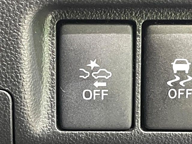 【スマートアシスト】走行中に前方の車両等を認識し、衝突しそうな時は警報とブレーキで衝突回避と被害軽減をアシスト。より安全にドライブをお楽しみいただけます。