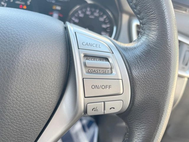 �y�N���[�Y�R���g���[���z�������H�����N���N���s�B�A�N�Z���𗣂��Ă���葬�x�ő��s���ł��A�������^�]���̕��S���y��!�����E�������ȒP�ȃX�C�b�`����Œ����ł��܂��B