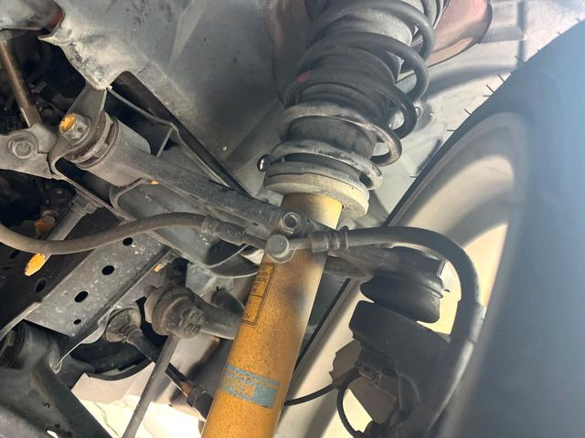 お車を安心してお乗りいただく為には、足回りの定期点検が欠かせません。サービスサポート(有償保証)では無料点検もご提供しており、安心のカーライフをお過ごしいただけるサポート体制が整っています。