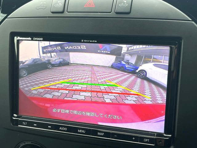 【バックカメラ】駐車時に後方がリアルタイム映像で確認できます。大型商業施設や立体駐車場での駐車時や、夜間のバック時に大活躍!運転スキルに関わらず、今や必須となった装備のひとつです!