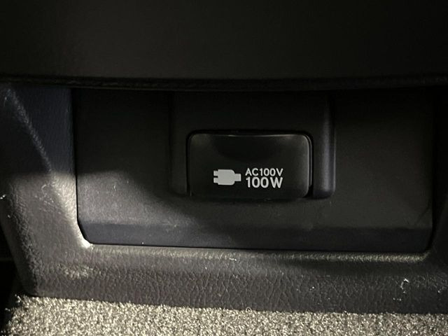 【アクセサリーコンセント】キャンプやスポーツ、アウトドアでのアクティビティはもちろん、災害・停電の際に助けにもなるAC100Vコンセントを装備♪ケータイやタブレット、ゲーム機器の充電にも♪