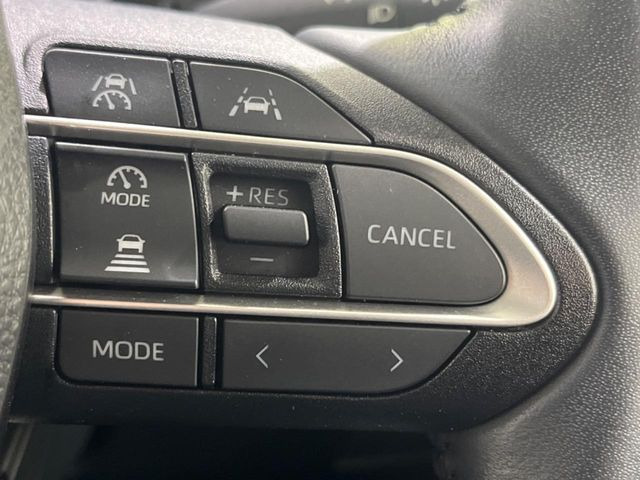 【レーダークルーズコントロール】高速道路での長距離走行が楽に!!自動で速度を保つクルーズコントロールが、衝突軽減システムと連携し、前方の車両を感知して車間を保つように速度調節してくれます!!