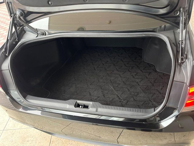 ���i�̂���������ʋ΁A���}���ɏ\���ȉ׎��X�y�[�X���m�ۂ��Ă���܂��B