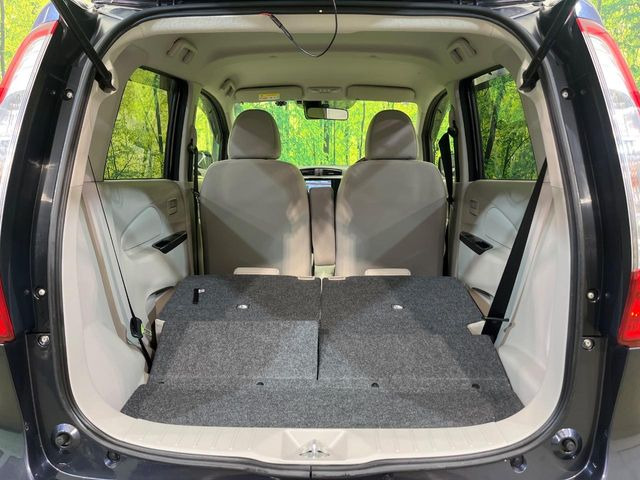 後席を格納すると、これだけの広さが!シーンに合わせたシートアレンジで、大きな荷物も積むことが出来ます♪