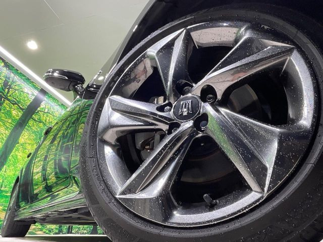 �y����18�C���`�A���~�z�C�[���z�O�ςɃ}�b�`���������A���~�z�C�[���𑕒����Ă���܂��B�e��ЊO�A���~�z�C�[����A�X�^�b�h���X�^�C�����戵�����Ă���܂��B���񂲑��k����������