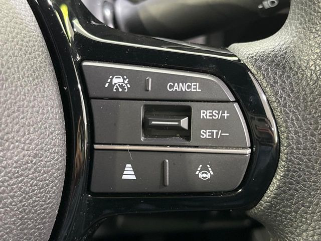 【アダプティブクルーズコントロール】高速道路での長距離走行が楽に!!自動で速度を保つクルーズコントロールが、衝突軽減システムと連携し、前方の車両を感知して車間を保つように速度調節してくれます!!