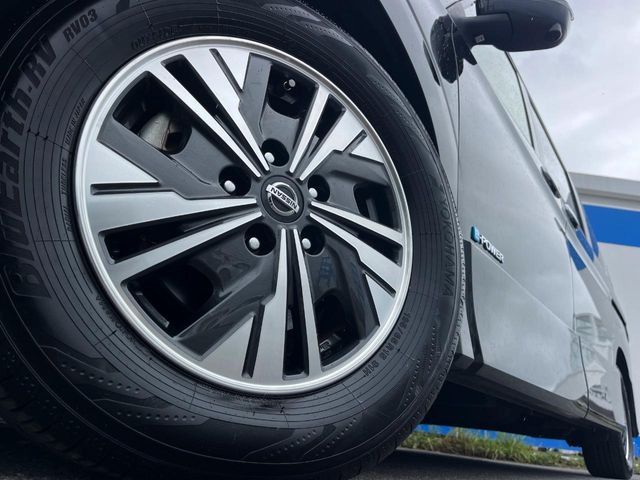 �y�����A���~�z�C�[���z�O�ςɃ}�b�`���������A���~�z�C�[���𑕒����Ă���܂��B�e��ЊO�A���~�z�C�[����A�X�^�b�h���X�^�C�����戵�����Ă���܂��B���񂲑��k����������