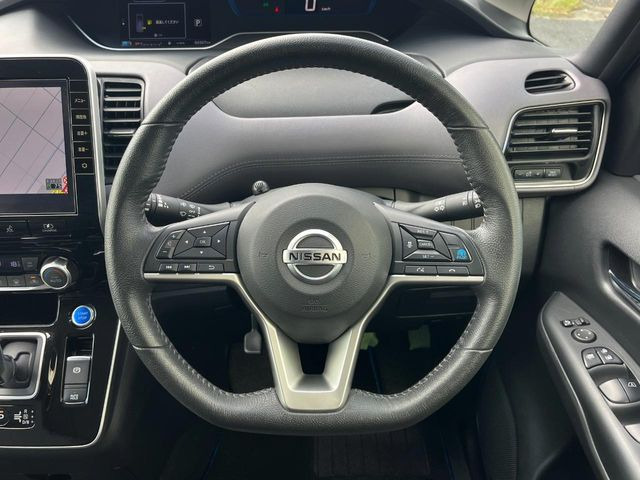 �y�����v�����X�e�A�����O�z�㎿�Ȋv���g�p���邱�ƂŁA��ɂ����������݂ƂĂ��^�]���₷���n���h���ł���