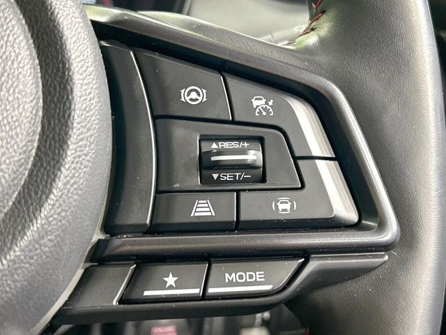 【全車速追従機能付クルーズコントロール】高速道路での長距離走行が楽に!!自動で速度を保つクルーズコントロールが、衝突軽減システムと連携し、前方の車両を感知して車間を保つように速度調節してくれます!!