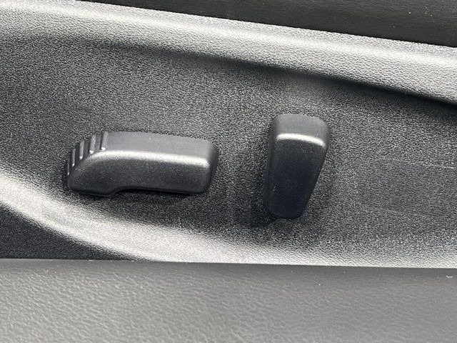 【パワーシート】スイッチ一つで簡単にシートの微調整が可能!電動だから力もいりません!快適なシートポジションにセットして、快適なドライブをお楽しみください。