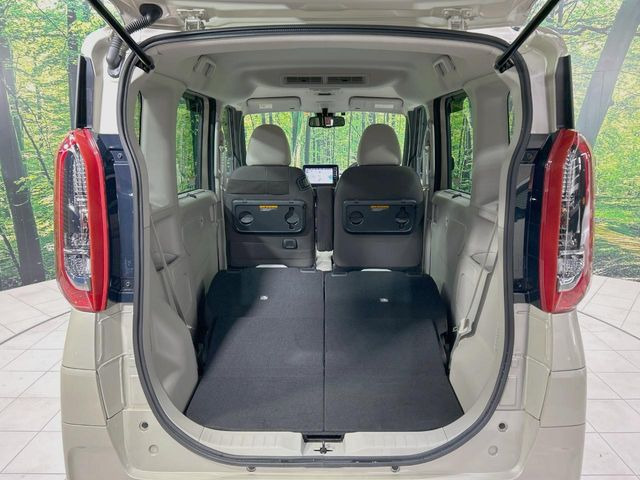 ���i�̂���������ʋ΁A���}���ɏ\���ȉ׎��X�y�[�X���m�ۂ��Ă���܂��B�Z�J���h�V�[�g��|���ƁA�傫�ȉו��̐ύڂ��\�ł���