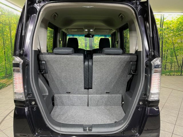 ���ڃV�[�g�͑O��X���C�h���\�ł��B���ɉ�����Α������L������������A�O�ɋl�߂�Α傫�ȃ��Q�b�W�X�y�[�X���m�ۂł��܂��B�V�[���ɉ����Ďg�������ł��邩��Ƃ��Ă��֗��ł���