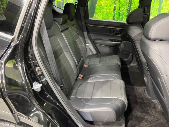 【黒革シート】上質な本革を使用し、高級感あふれる黒革シート。常に体に触れる部分だから、座り心地の良さにはこだわりたいですね♪汚れの付着や劣化を抑制する内装コーティング施工もおススメですよ♪