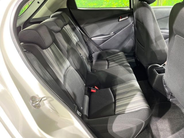 �R���p�N�g�J�[�ł����A�Z�J���h�V�[�g�͏\���ȍL����������K�ɂ���肢�������܂���V�[�g��|���đ傫�ȉו���ς񂾂�ƁA�p�r�̕����L��1��ł��B