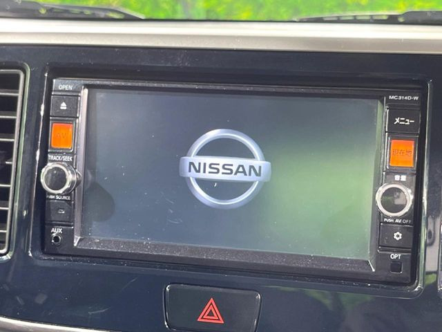 【純正ナビ】人気の純正ナビを装備しております。ナビの使いやすさはもちろん、オーディオ機能も充実!キャンプや旅行はもちろん、通勤や買い物など普段のドライブも楽しくなるはず♪