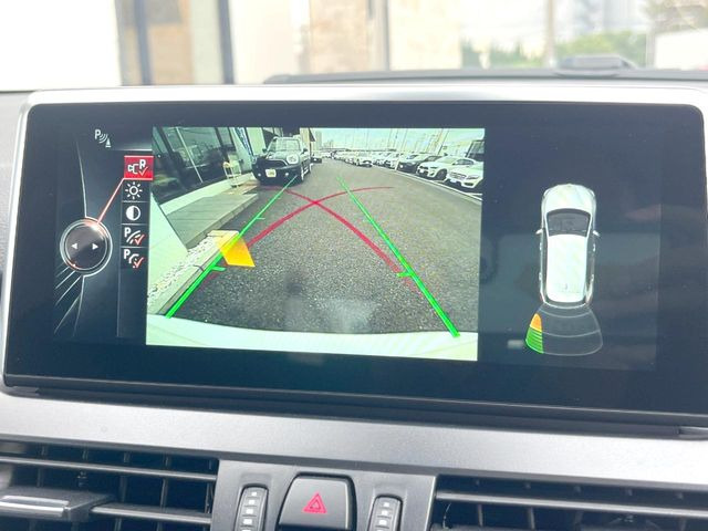 ●ガイドライン付きバックカメラ:不安な駐車もこれで安心!ガイドライン付きなので狭い箇所での駐車もラクラクです!