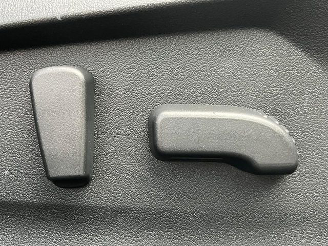 【パワーシート】スイッチ一つで簡単にシートの微調整が可能!電動だから力もいりません!快適なシートポジションにセットして、快適なドライブをお楽しみください。