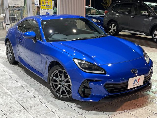 高透明度のガラス皮膜で撥水はもちろん、上質なツヤ・光沢を実現。紫外線や酸性雨から大切な愛車を保護し、色あせ・劣化を防止。「弾スプラッシュコート」、「弾プリミッサコート」からお選びいただけます。