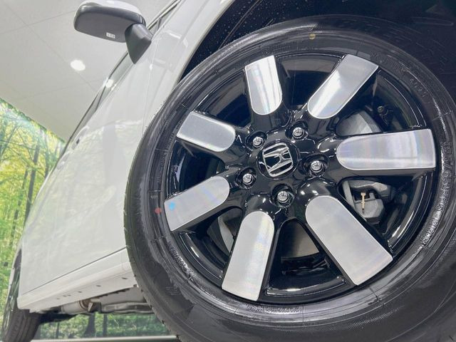 【純正15インチアルミホイール】外観にマッチした純正アルミホイールを装着しております。各種社外アルミホイールや、スタッドレスタイヤも取扱いしております。是非ご相談ください♪