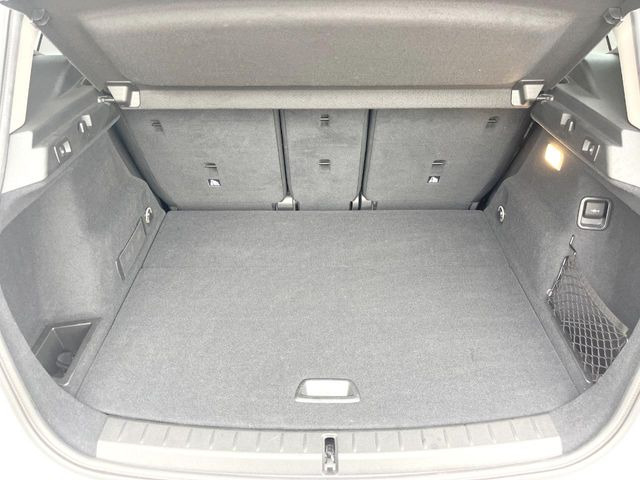 ●トランクルーム:趣味が広がる収容スペース!これだけの広さがあればお買い物やレジャーなどにも最適です!使用感も少なくきれいな状態を維持しております。