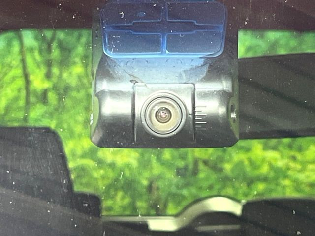 【ドライブレコーダー】安心・安全なカーライフに必須のドライブレコーダーを装備!走行中はもちろん、あおり運転や事故に遭遇した際の状況も映像で記録し、万一のリスクに備えます。