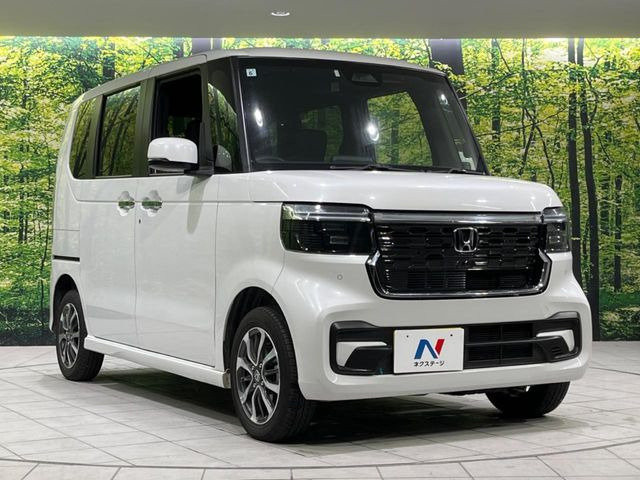 高透明度のガラス皮膜で撥水はもちろん、上質なツヤ・光沢を実現。紫外線や酸性雨から大切な愛車を保護し、色あせ・劣化を防止。「弾スプラッシュコート」、「弾プリミッサコート」からお選びいただけます。