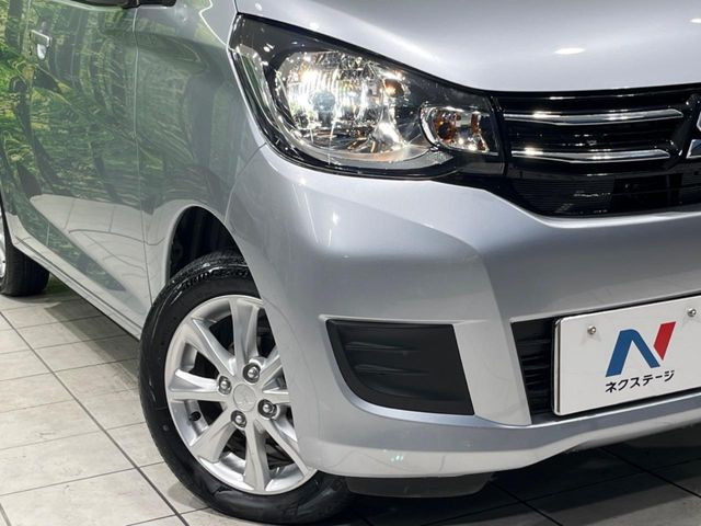 【HIDヘッドライト】非常に明るく前方を照らしてくれるので、悪天候や夜間の走行時も視界良好で安心してお乗りいただけます。