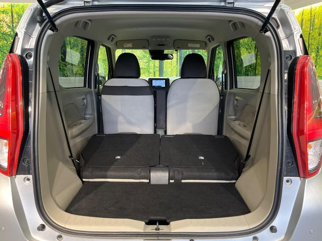 ���i�̂���������ʋ΁A���}���ɏ\���ȉ׎��X�y�[�X���m�ۂ��Ă���܂��B�Z�J���h�V�[�g��|���ƁA�傫�ȉו��̐ύڂ��\�ł���