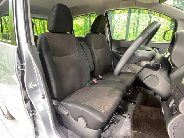 運転席シート廻りは使用感も少なく、良好な状態となっています。丁寧に使われていたことがよくわかりますね。