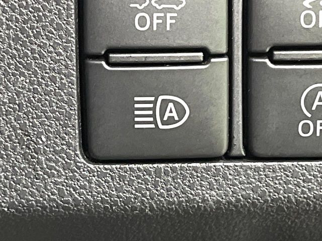 【オートハイビーム】夜間の安全走行に役立つ便利な機能!先行車や対向車を検知し、ハイビームとロービームを切り替えてくれます♪