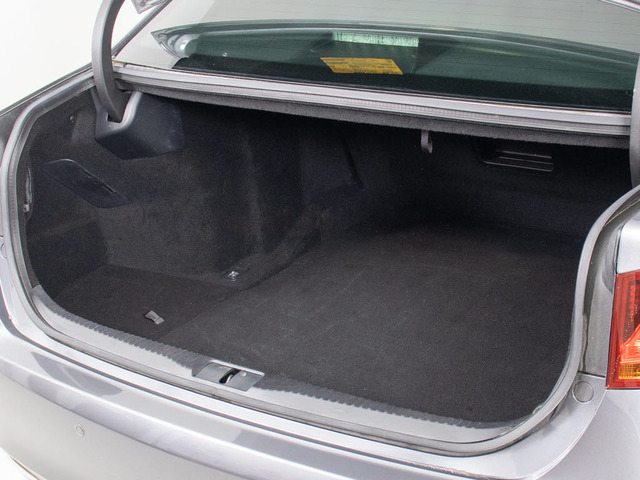 トランクが狭いと思っておりませんか?実際は大容量トランクです!旅行等の長距離ドライブも快適です!また、屋根付きスペースを完備しておりますので、夜間でも、雨でも雪の日だってゆっくりご覧頂けます。