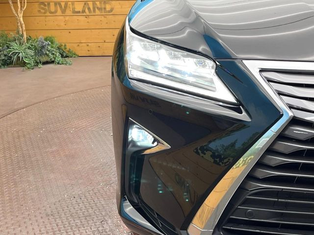 【三眼LEDヘッドライト】スタイリッシュな見た目の三眼LEDヘッドライトを装備♪スタイルだけでなく、夜間の走行も視界良好で安心してお乗りいただけます。